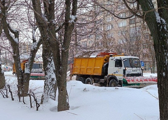 Всю ночь в Иванове расчищали тротуары и посыпали дороги песко-соляной смесью 